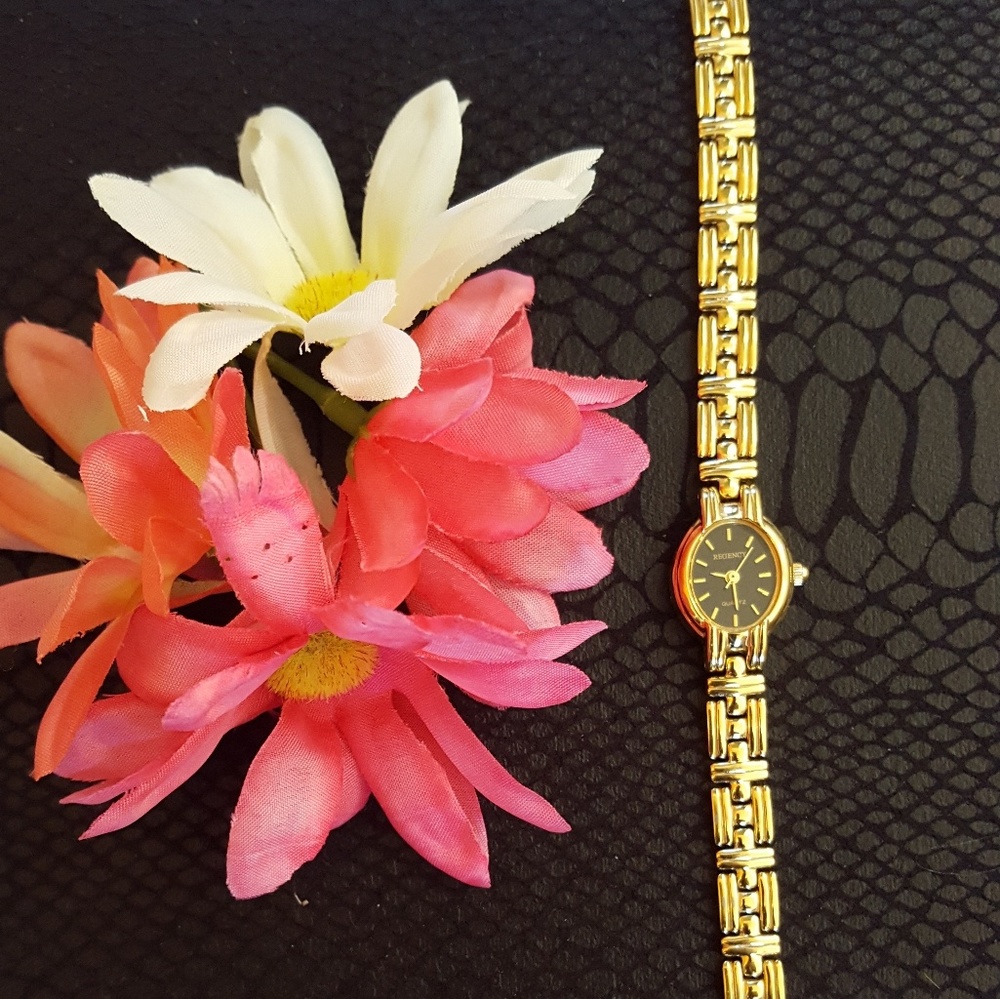 Recency Quartz Gold Watch